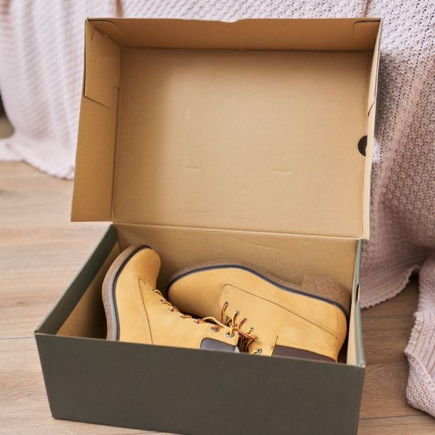 Una caja de zapatos de catón personalizada