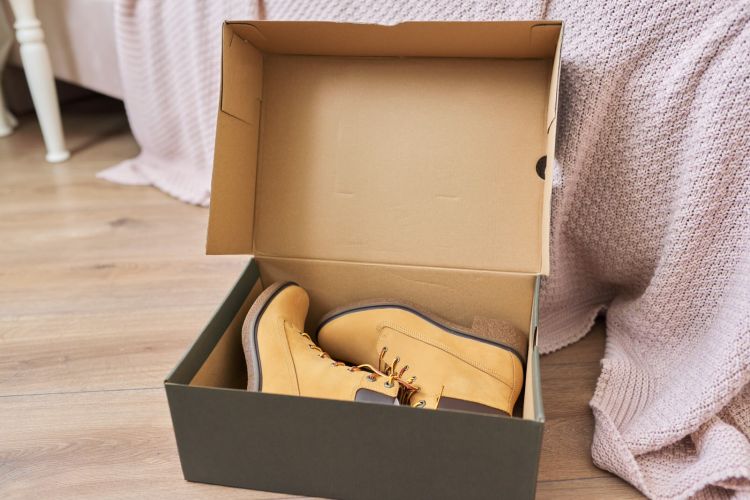 Una caja de zapatos de catón personalizada